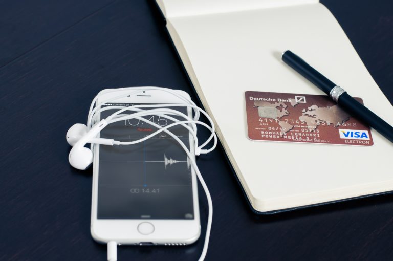 How to Stay Safe While Shopping Online